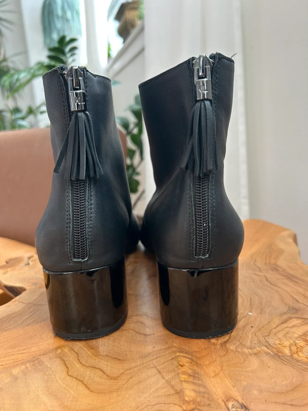 Karl Lagerfeld Black Leather Ankle Boots image indicator(3)