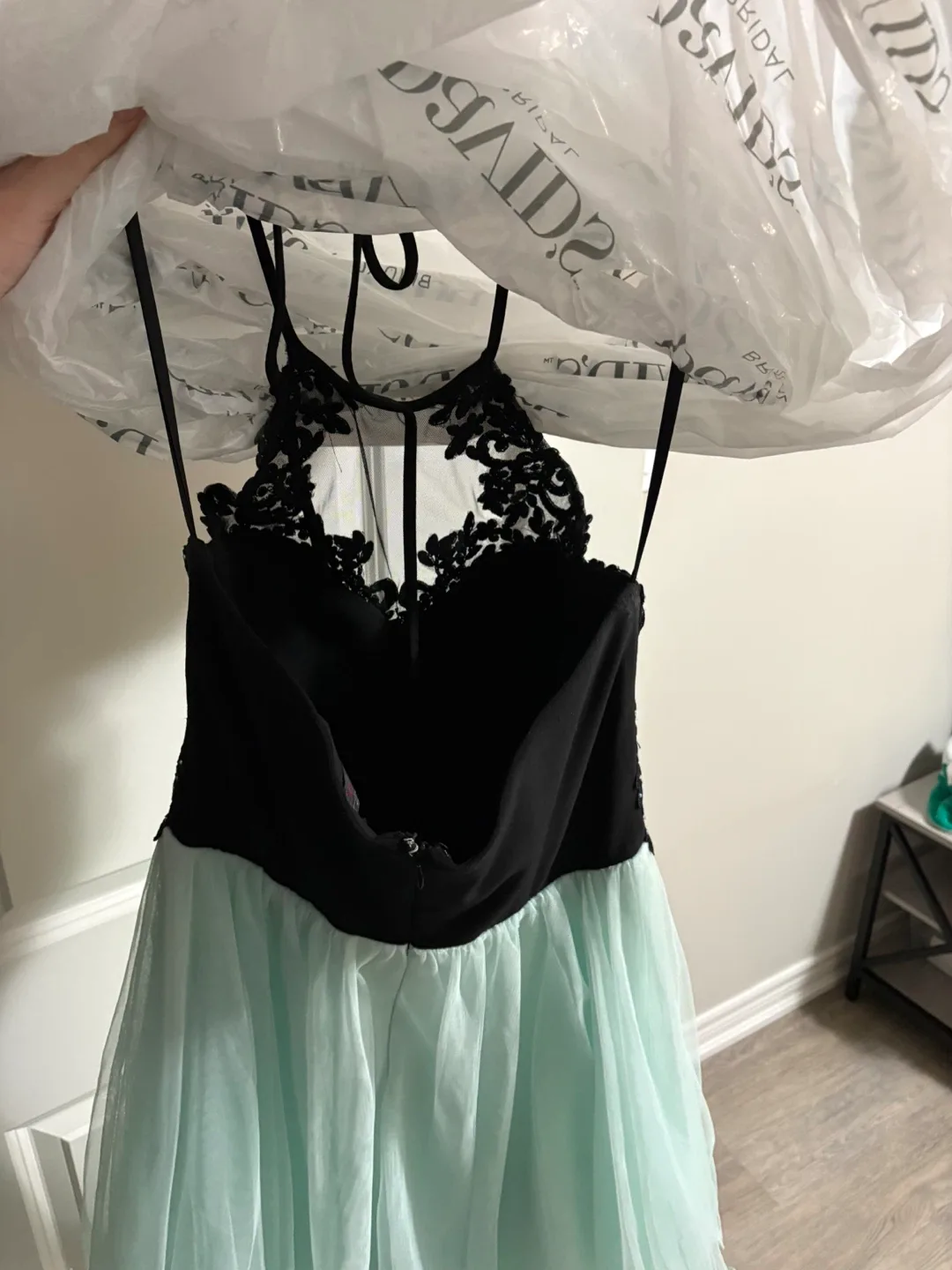 David's Bridal Dress - Black & Mint Size 9 image indicator(2)