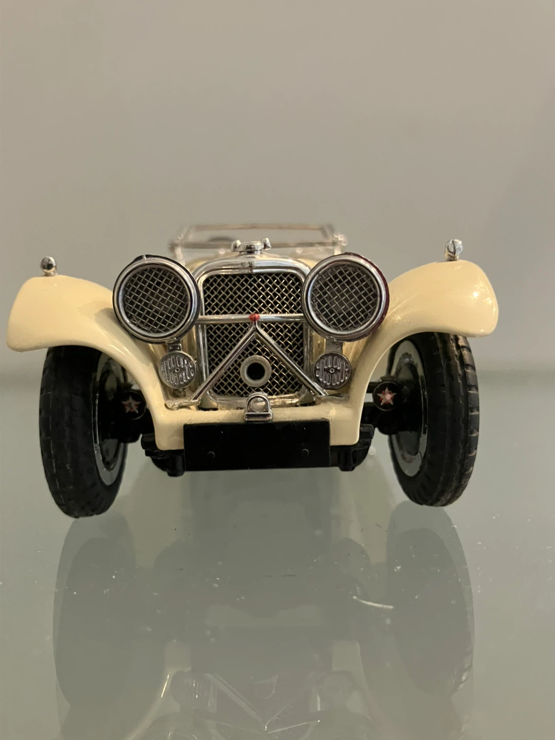 Vintage Cream-Colored SS-100 JAGUAR - photo 5