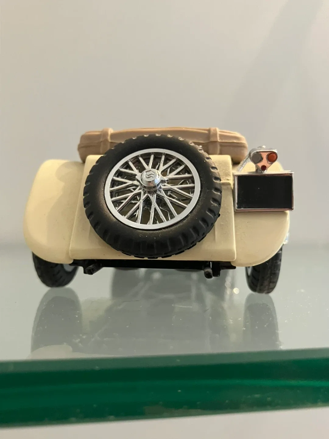 Vintage Cream-Colored SS-100 JAGUAR image indicator(10)