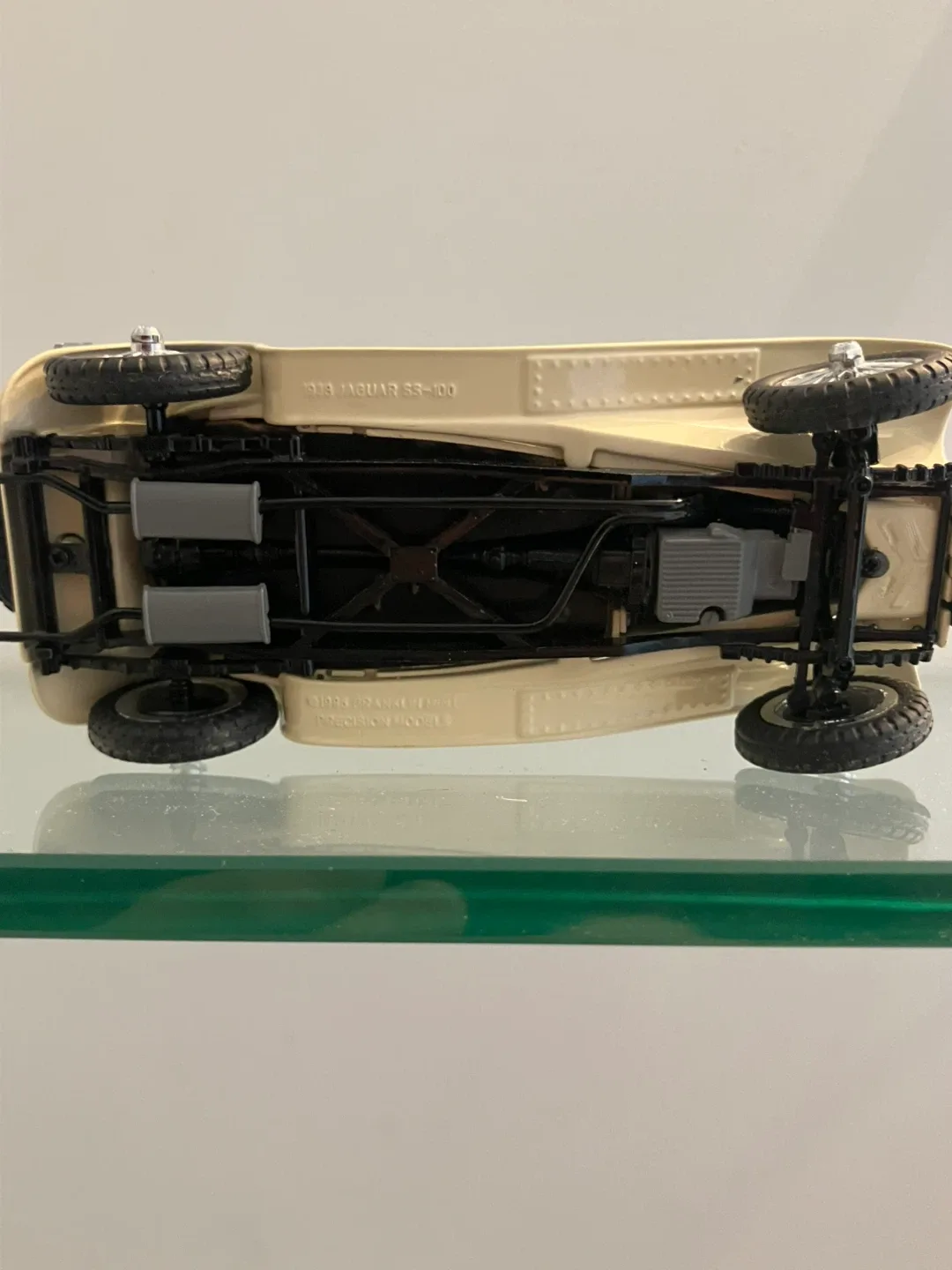 Vintage Cream-Colored SS-100 JAGUAR image indicator(9)