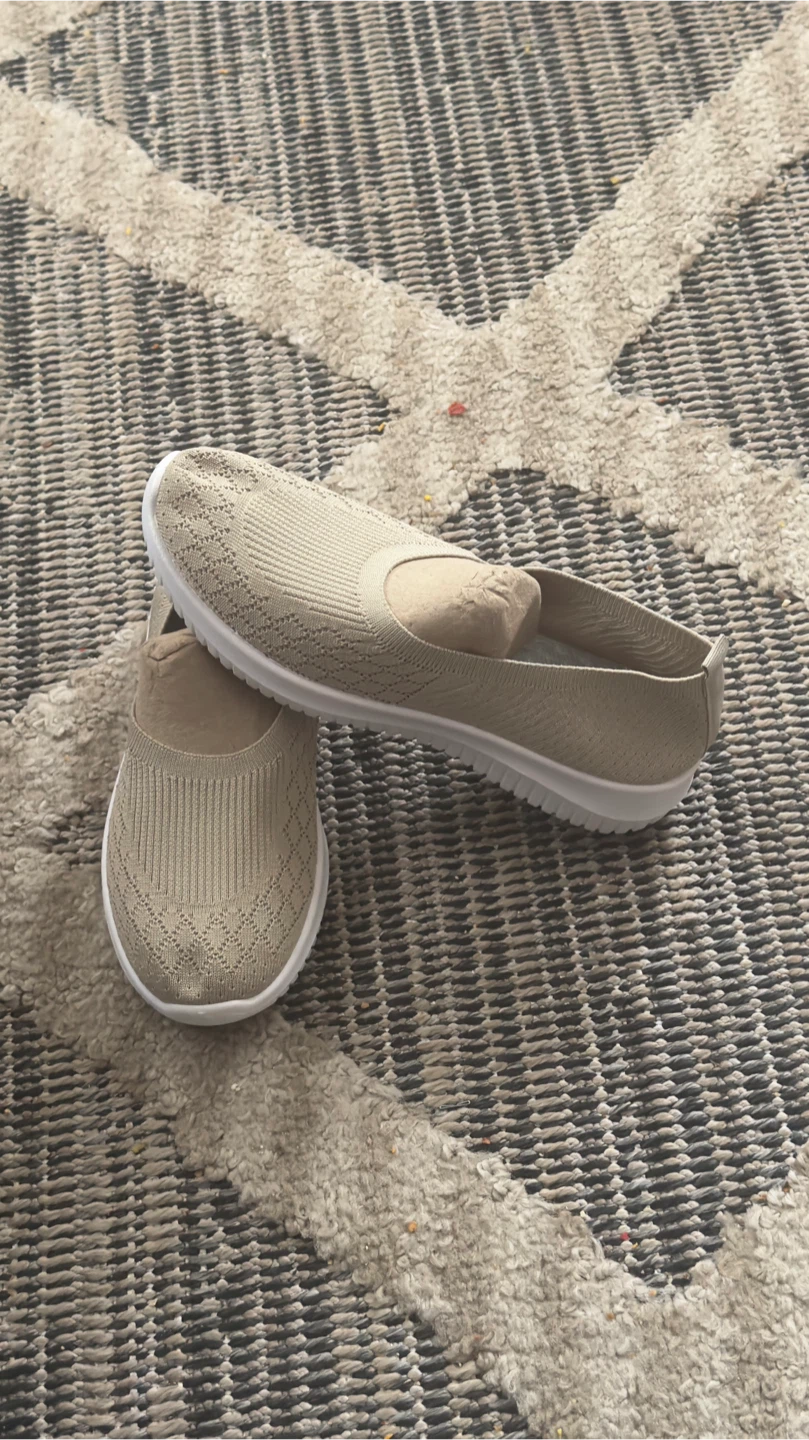 Beige Slip-on Shoes Size 9 Mesh Fabric