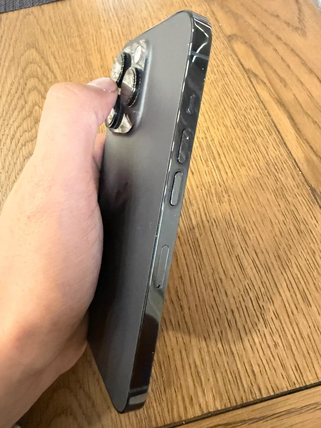 Apple iPhone 14 Pro & AirPods 4 image indicator(6)