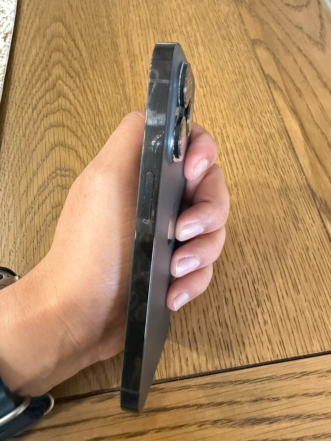 Apple iPhone 14 Pro & AirPods 4 image indicator(8)