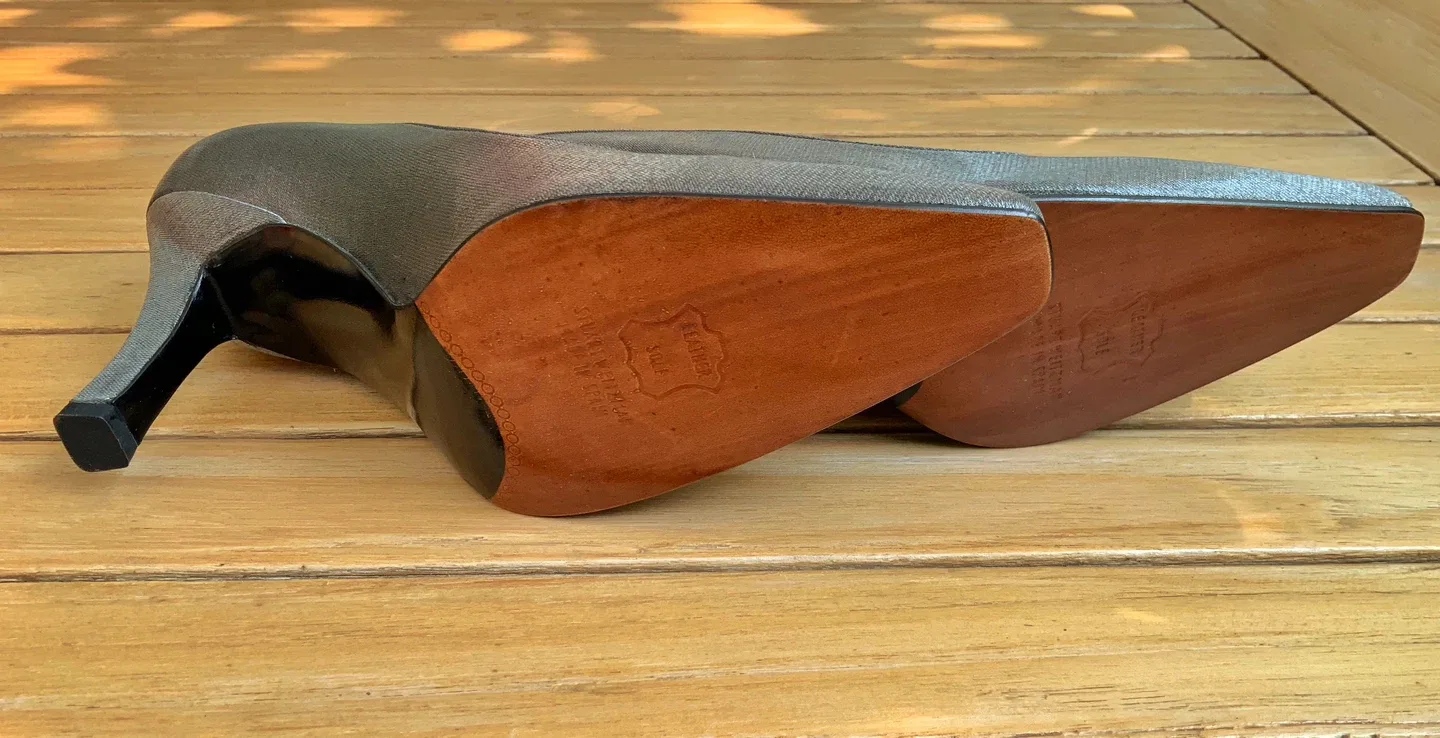 BRAND NEW STUART WEITZMAN size 7 silver/grey silk classic heels image indicator(3)