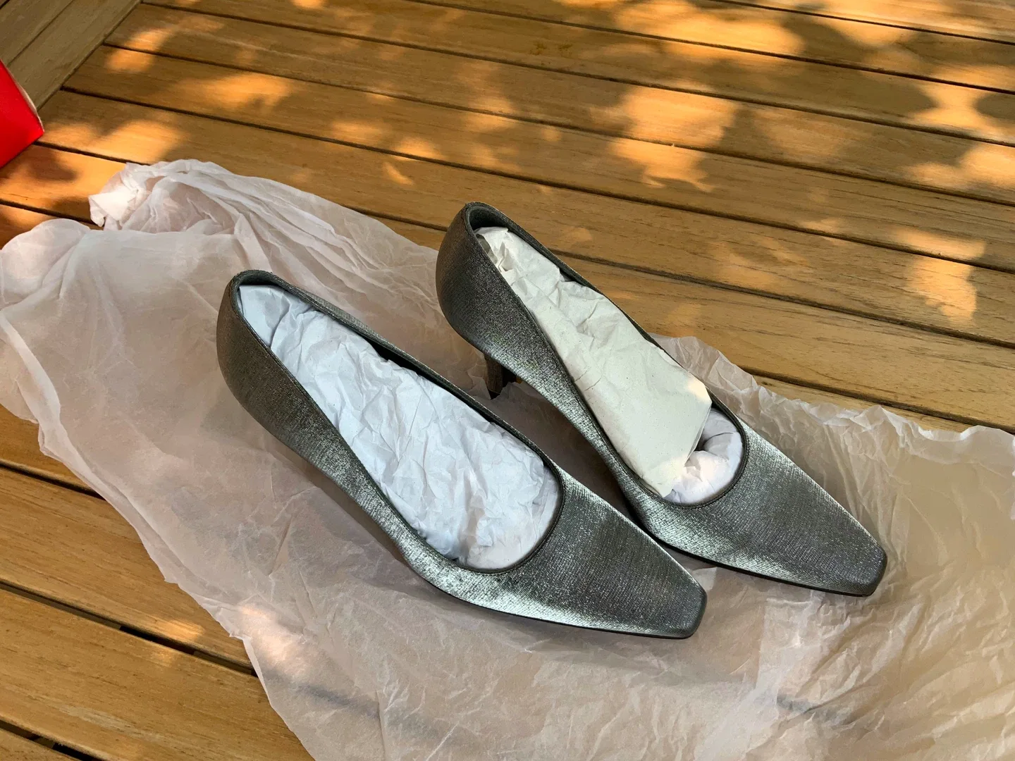 BRAND NEW STUART WEITZMAN size 7 silver/grey silk classic heels image indicator(7)