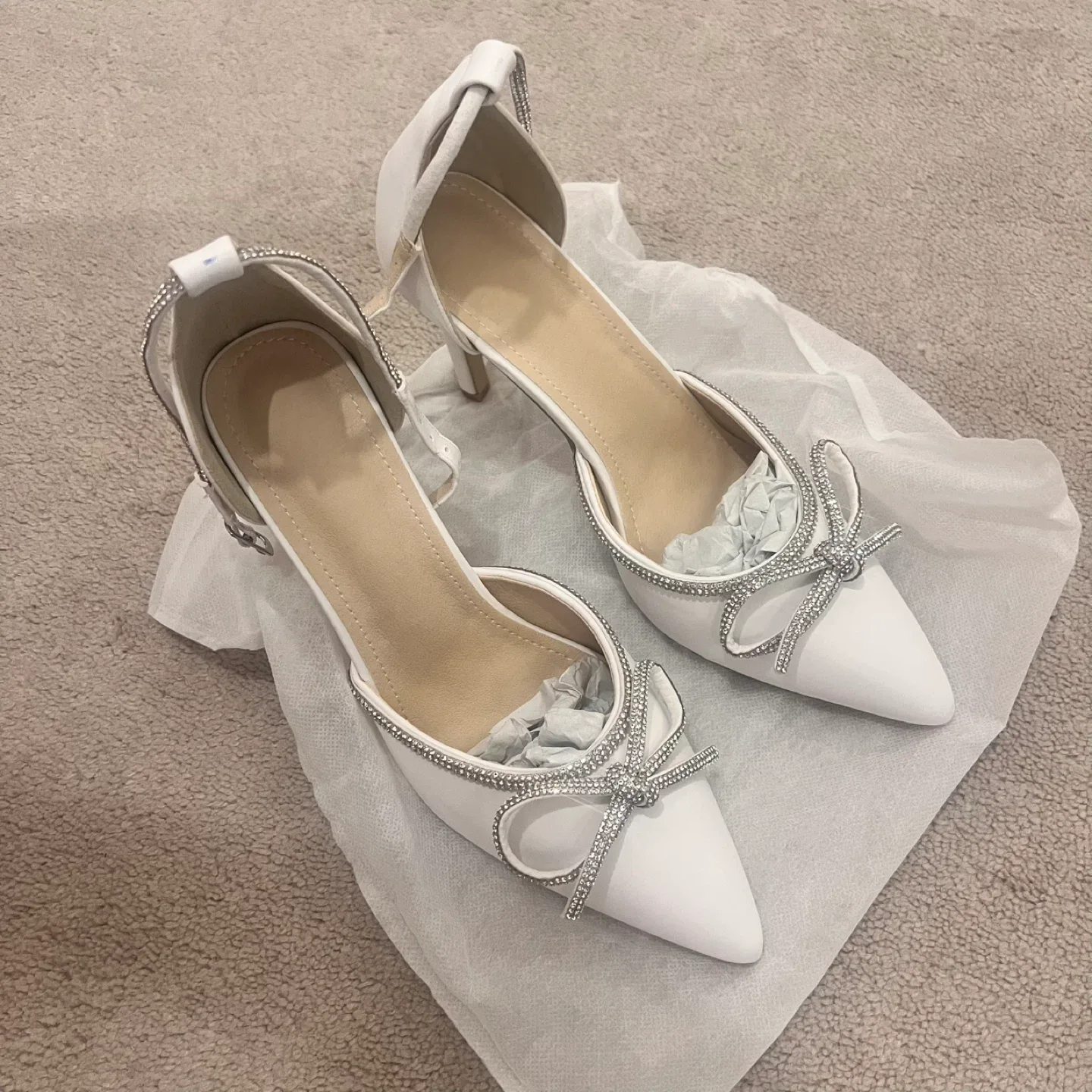 《New》White Heels with Rhinestone Bows