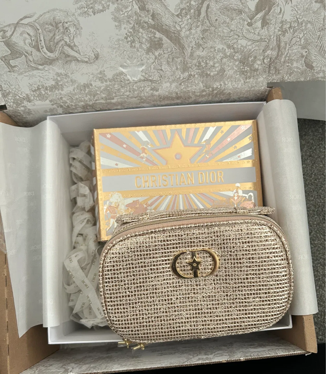 Dior (Holiday Makeup Set):EDT, Lip Balm, Blush, Pouch image indicator(2)