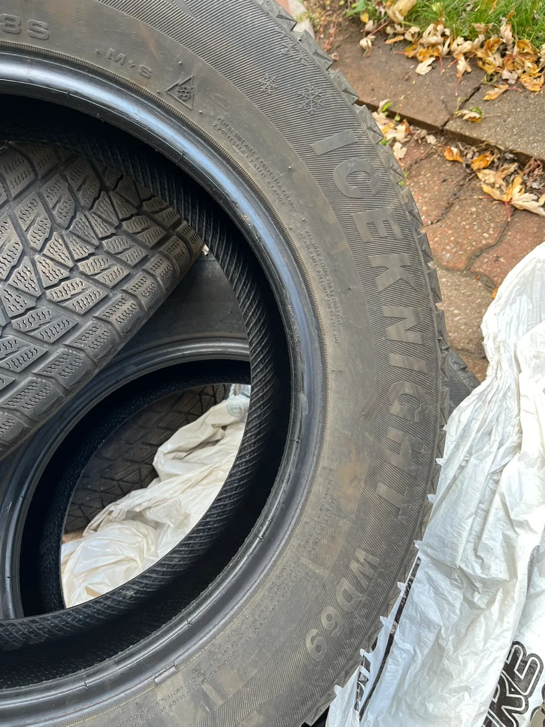 Set of 4 Winter Tires – 215/65R16 image indicator(4)