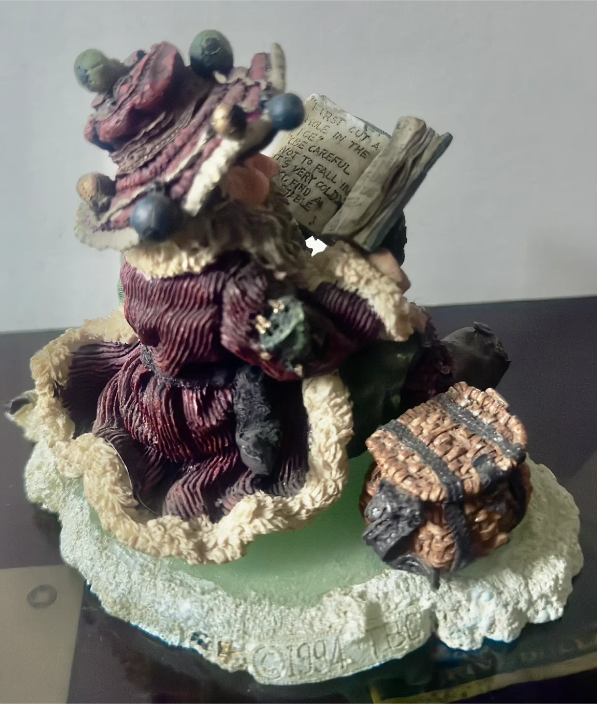 Vintage 1994 Boyds Collection Nick on ice #3001 image indicator(6)