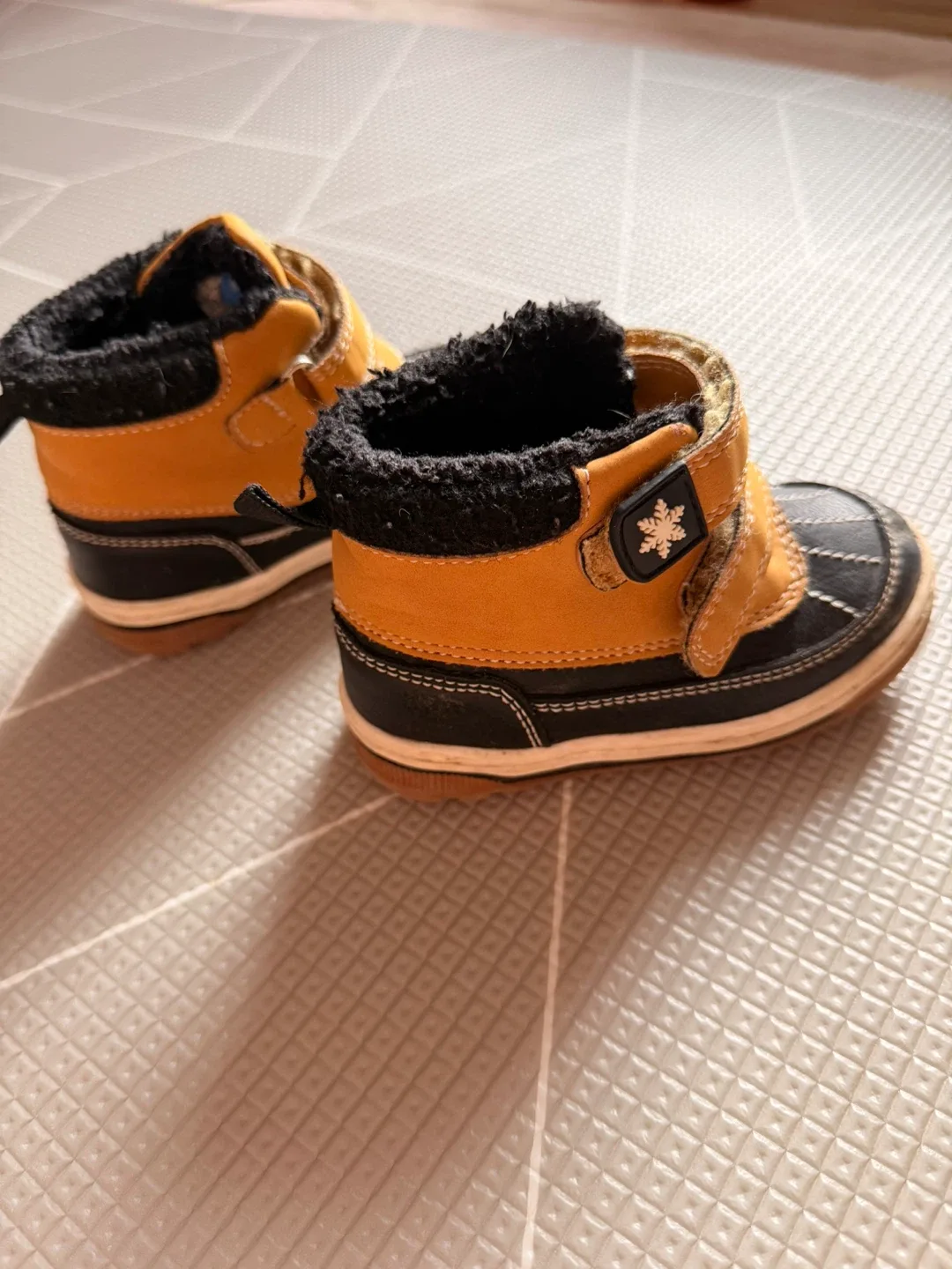 Kids' Winter Boots - Size Unknown image indicator(3)