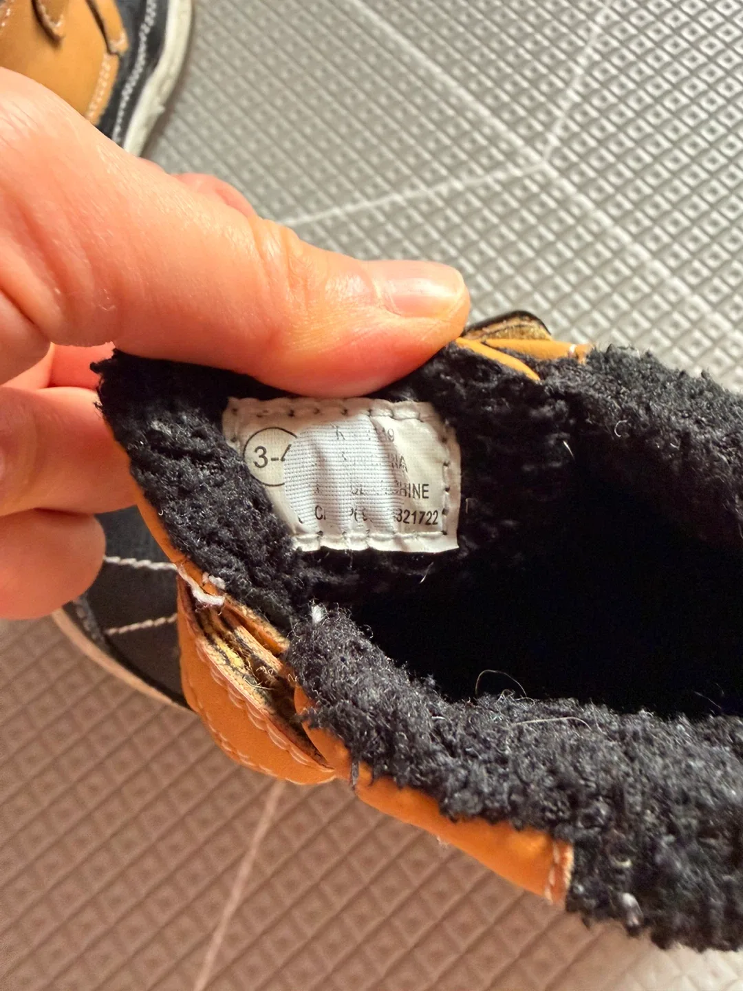 Kids' Winter Boots - Size Unknown image indicator(6)