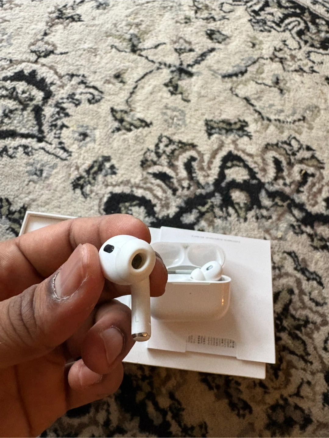 Apple AirPods Pro (2nd generation) with MagSafe Case - photo 3