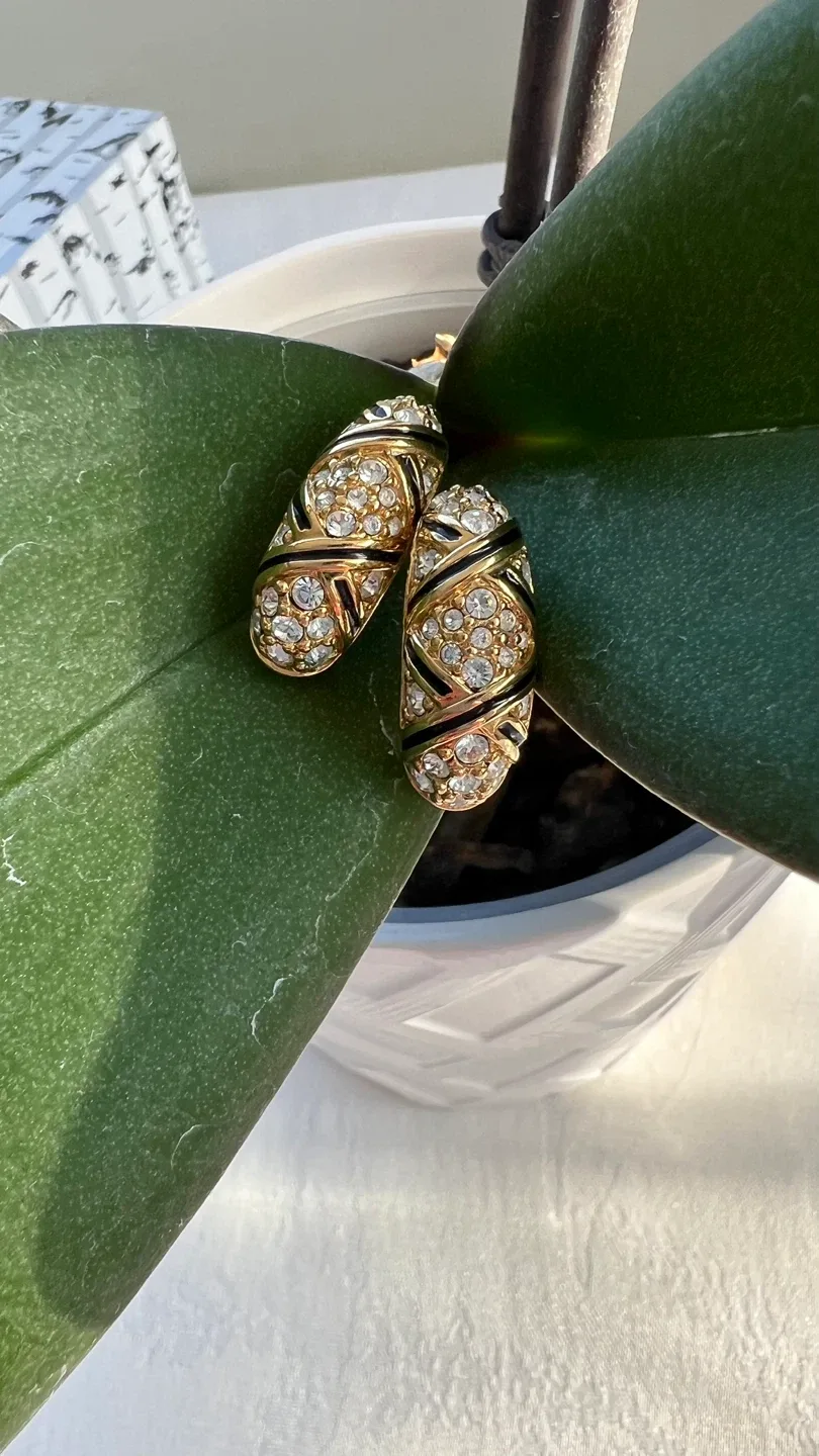 Beautiful dressy Swarovski earrings