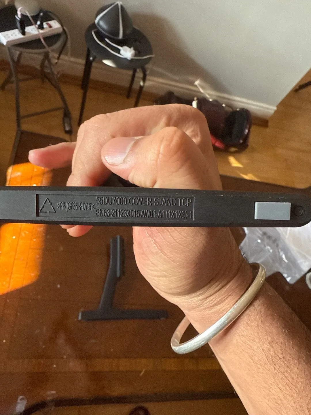 Samsung 55DU7000 TV Stand Legs image indicator(2)