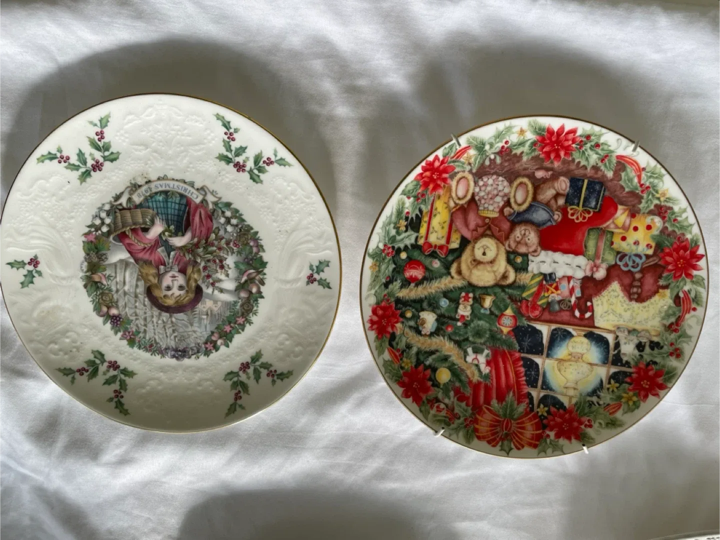Collectible Christmas Decorative Plates image indicator(2)