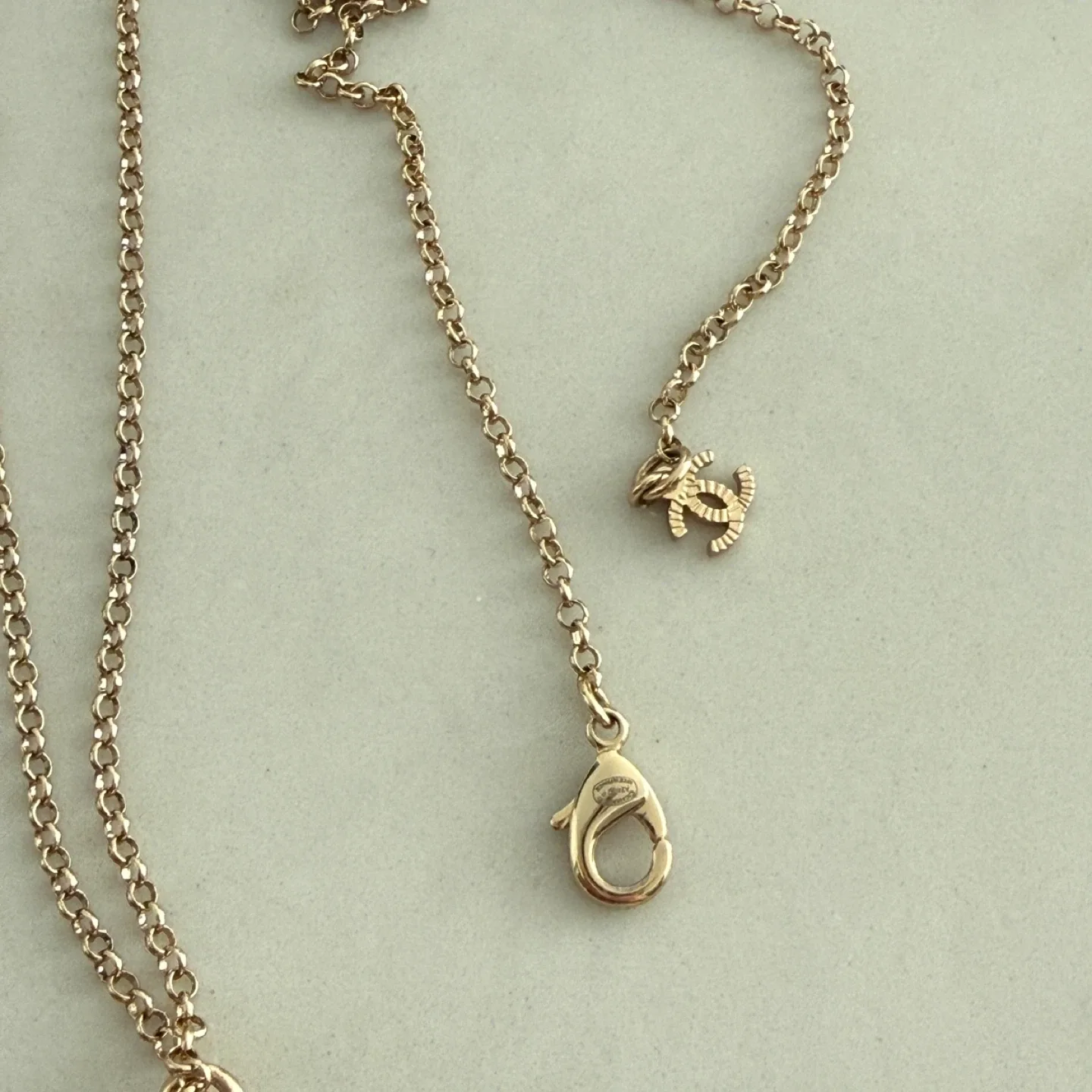 Chanel Vintage Gold Heart Long Necklace image indicator(3)