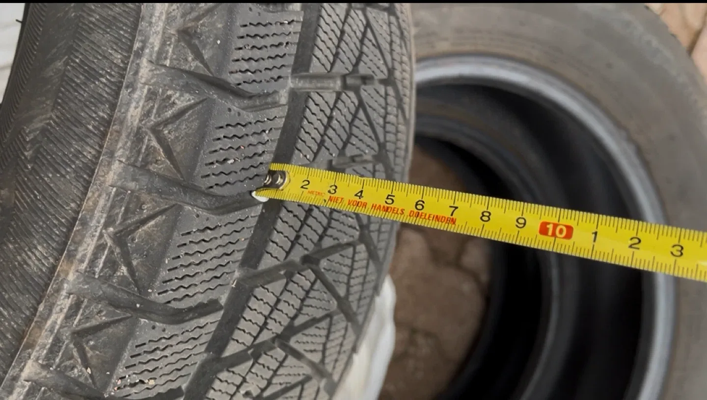 Set of 4 Winter Tires – 215/65R16 image indicator(10)