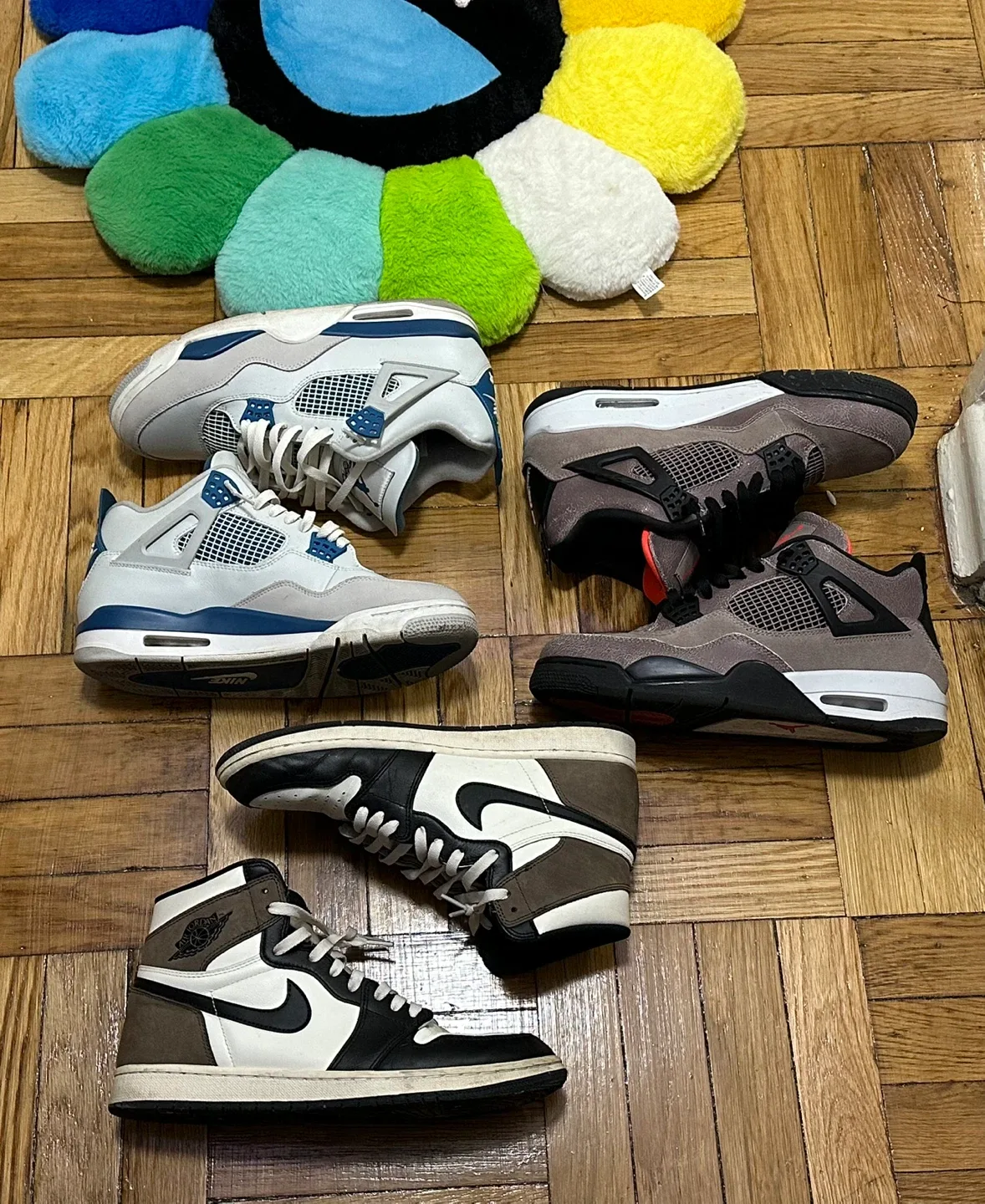 Jordan 4 Retro & Jordan 1 High Shoes image indicator(2)