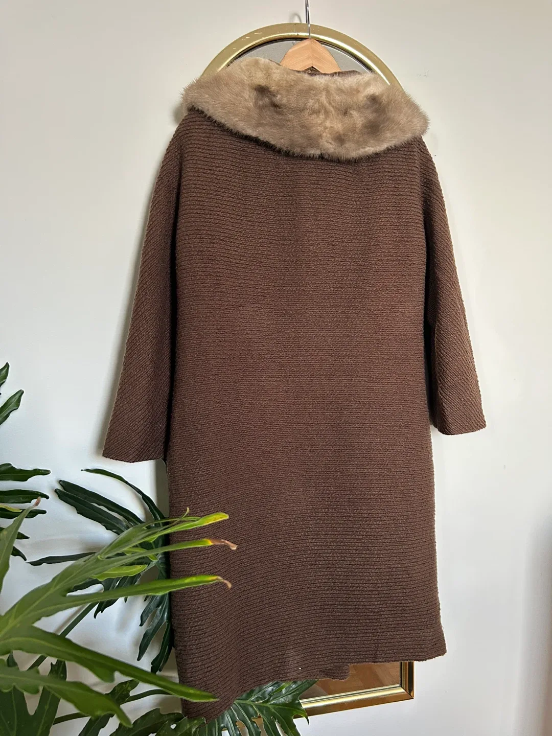 Stunning Vintage Brown Coat with Fur Collar image indicator(3)