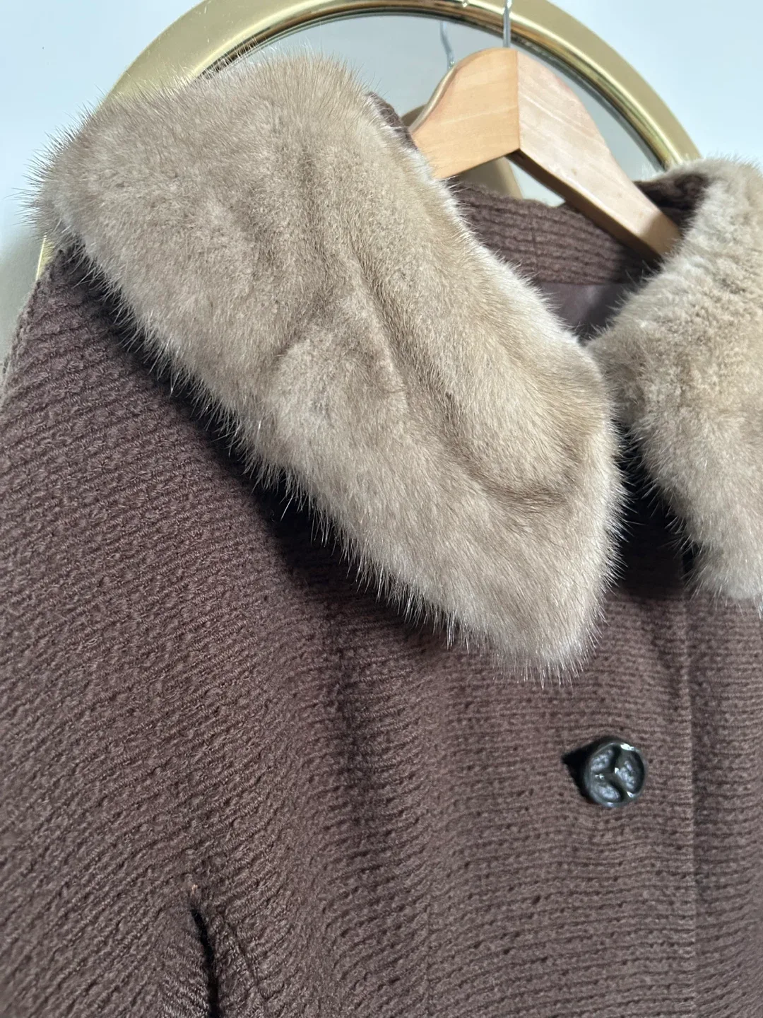 Stunning Vintage Brown Coat with Fur Collar image indicator(2)