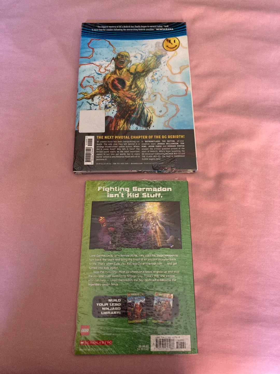 Batman The Button Deluxe Edition & LEGO Ninjago Book image indicator(2)