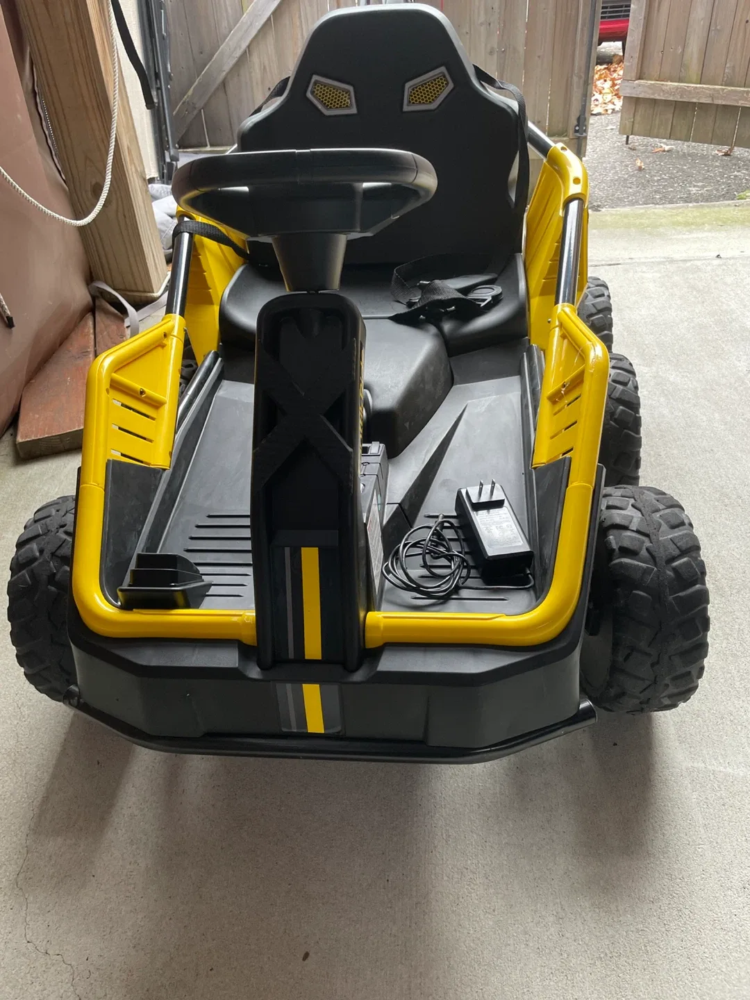 Fanttik Ride X Pro Kids Ride-On Car - Yellow/Black image indicator(3)