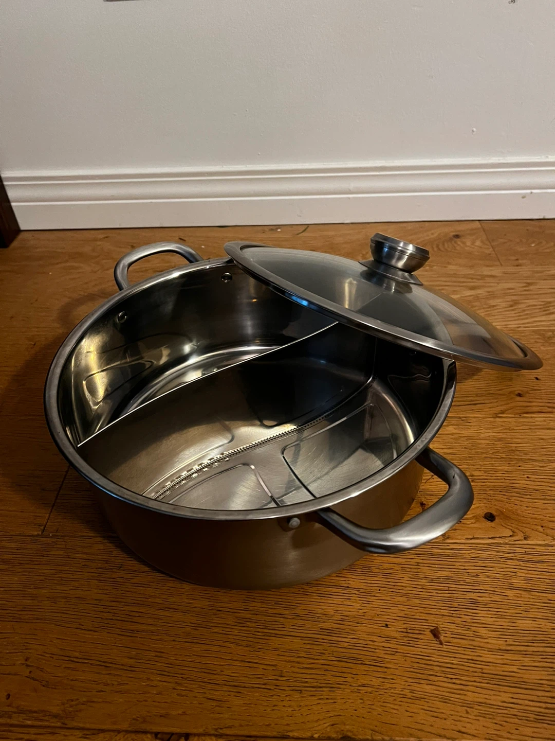 Laotesi Stainless Steel Divided Hot Pot (30cm, Brand New)