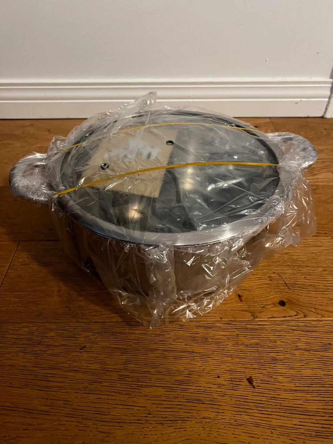 Laotesi Stainless Steel Divided Hot Pot (30cm, Brand New) - photo 3