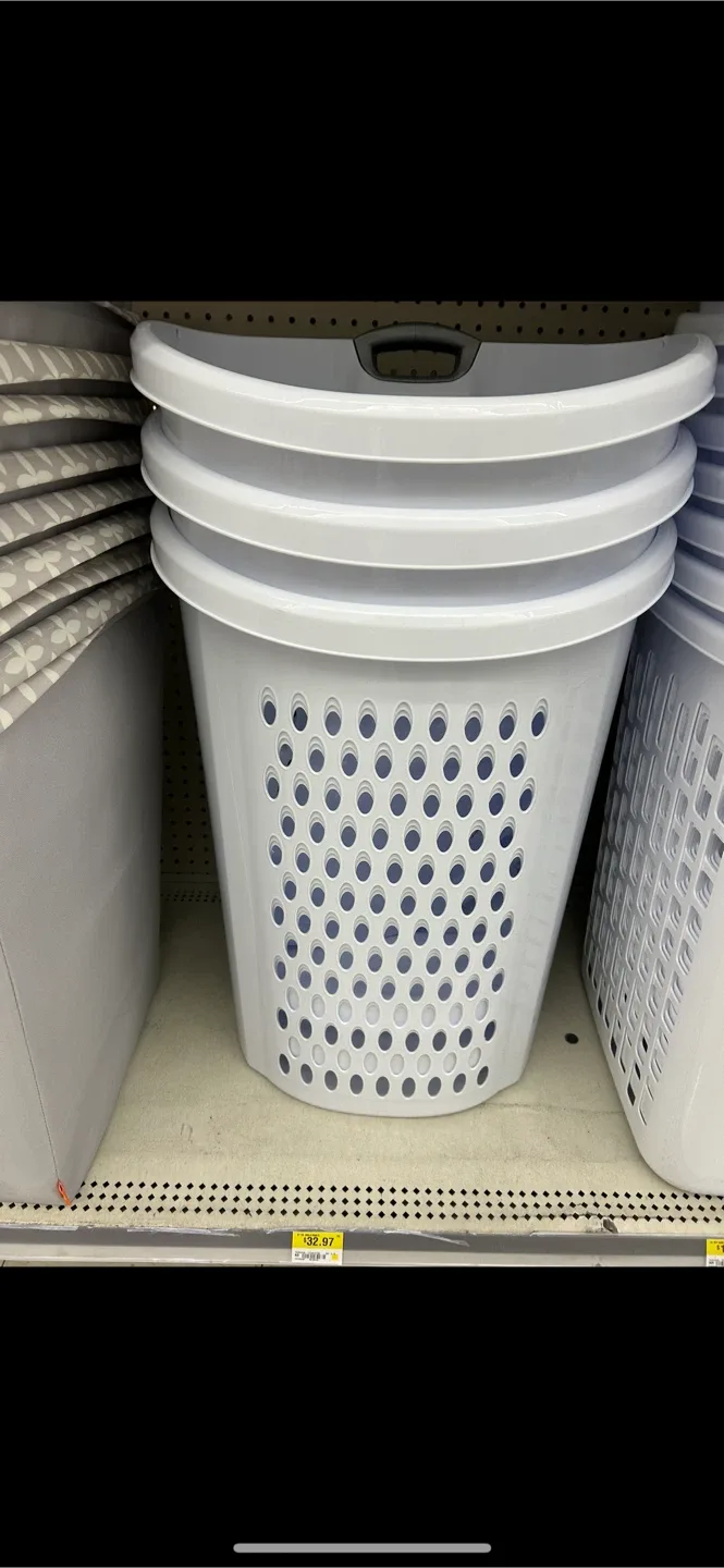 Read***White Plastic Laundry Basket