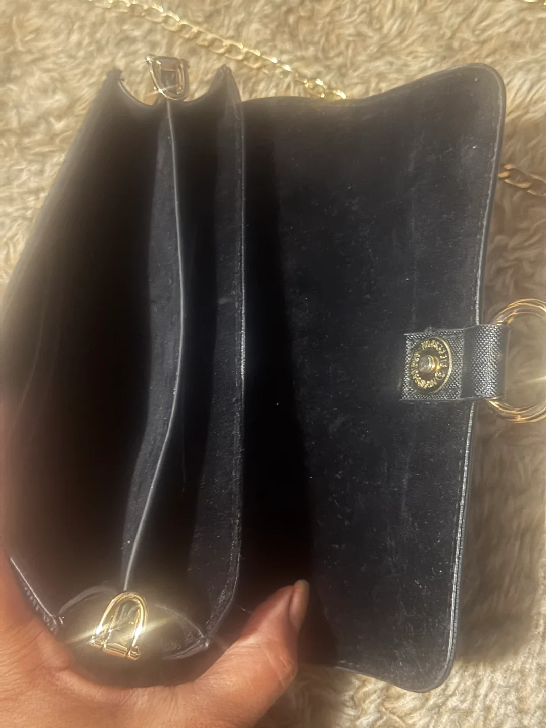 Steve Madden Stylish Black Purse with Gold Chain image indicator(3)