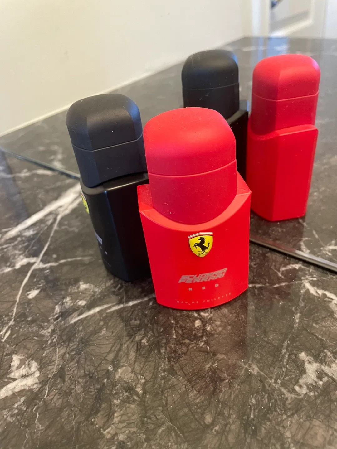 Ferrari Red & Black Eau de Toilette image indicator(2)