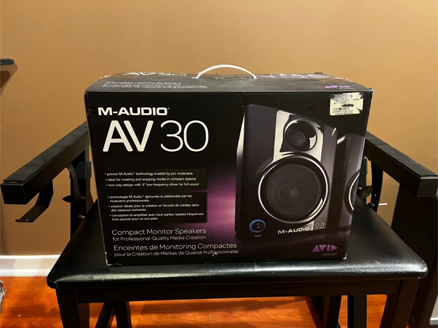 M-Audio AV30 Compact Monitor Speakers - Pair image indicator(3)