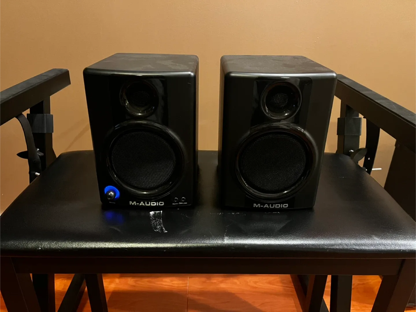 M-Audio AV30 Compact Monitor Speakers - Pair