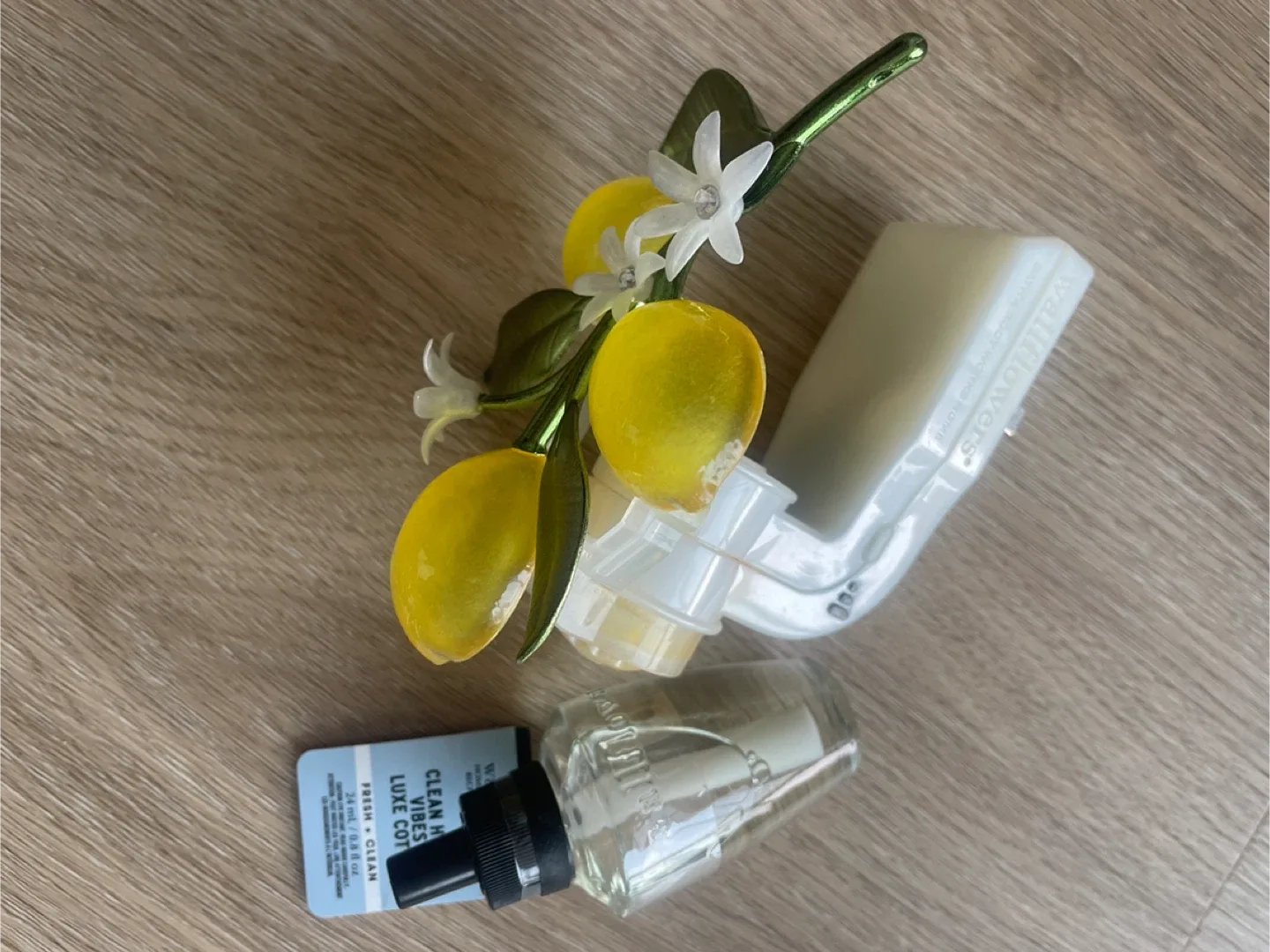 MOVING SALE : Bath and Body Works Wallflower&Refill