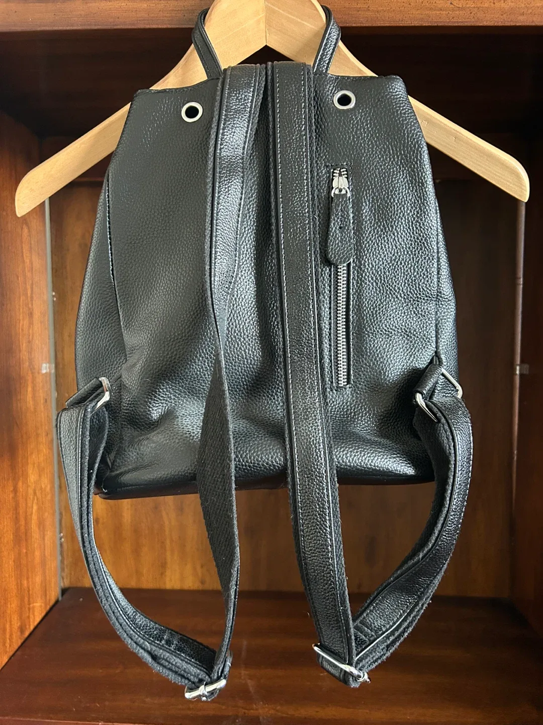 Black Leather Backpack image indicator(2)