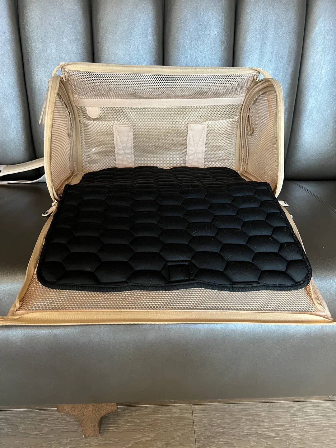 Wild One Pet Carrier - Beige image indicator(2)