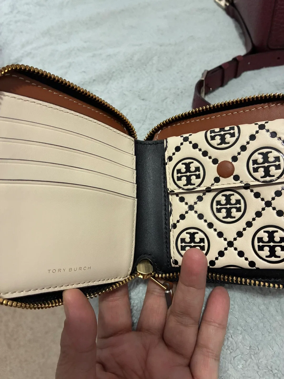 Tory Burch Black Leather Wallet image indicator(3)