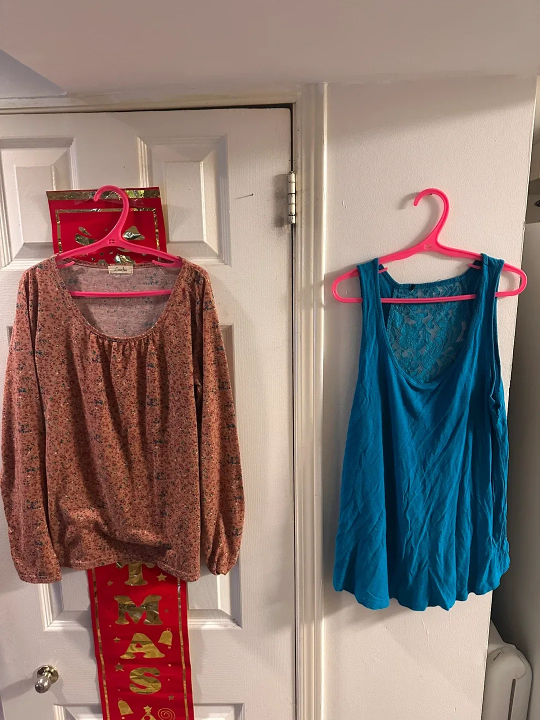 5 Assorted Women's Tops size S image indicator(4)