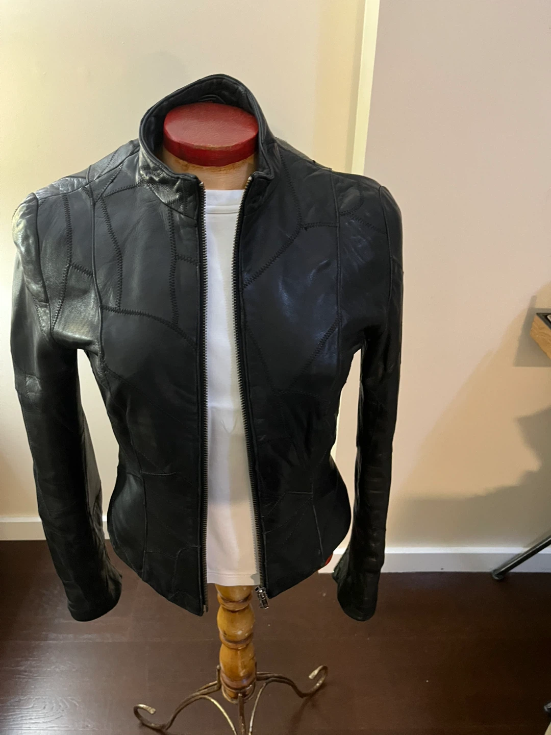 Danier Black Leather Jacket - photo 4