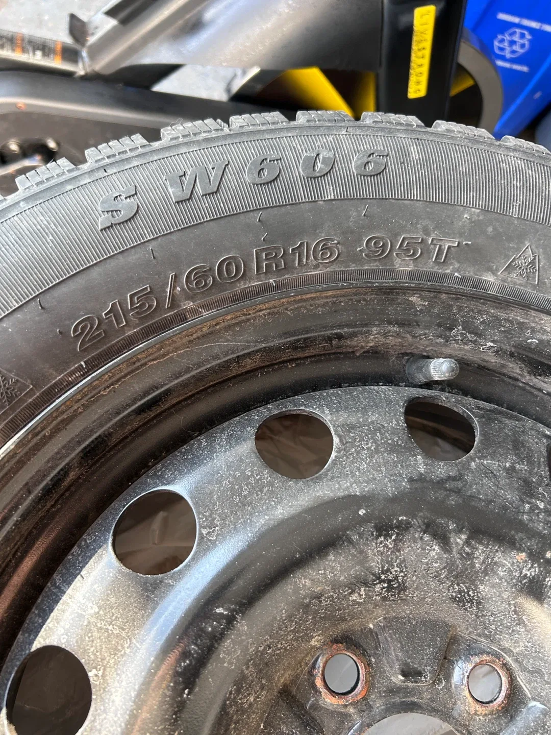 Honda HRV 2023 Winter Tires w/ Steel Rims 215/60R16 image indicator(2)