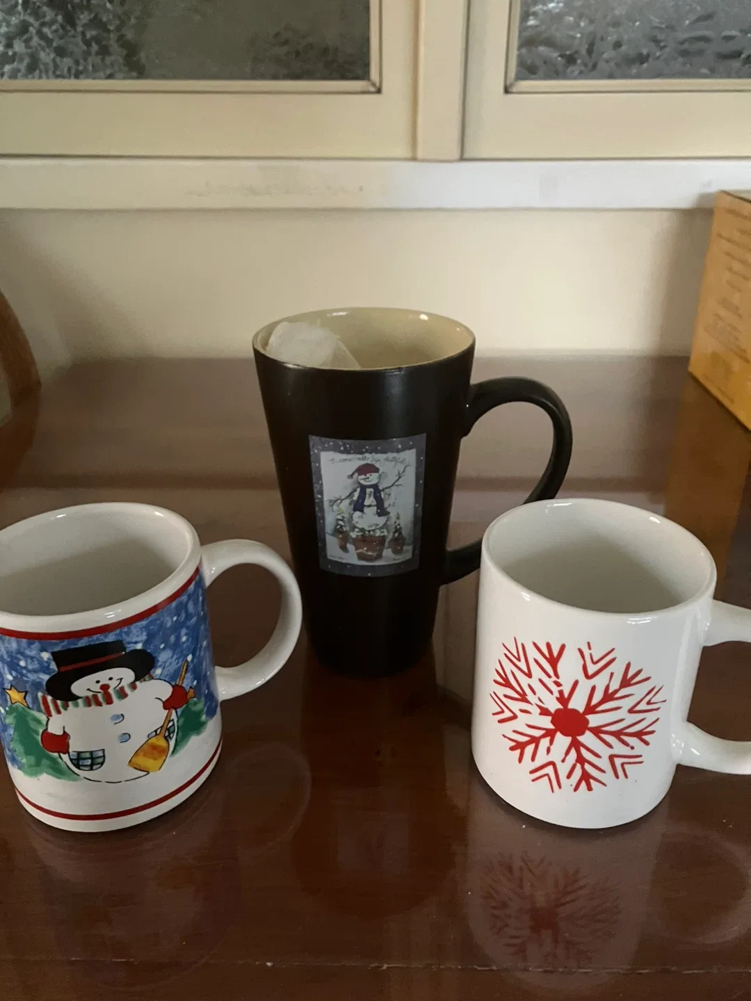 Christmas Tins & Mugs