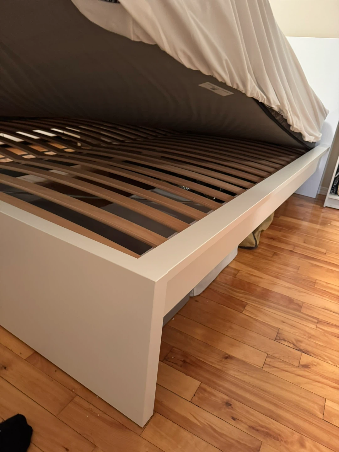 Moveout sale: King size Mattress with frame - photo 5