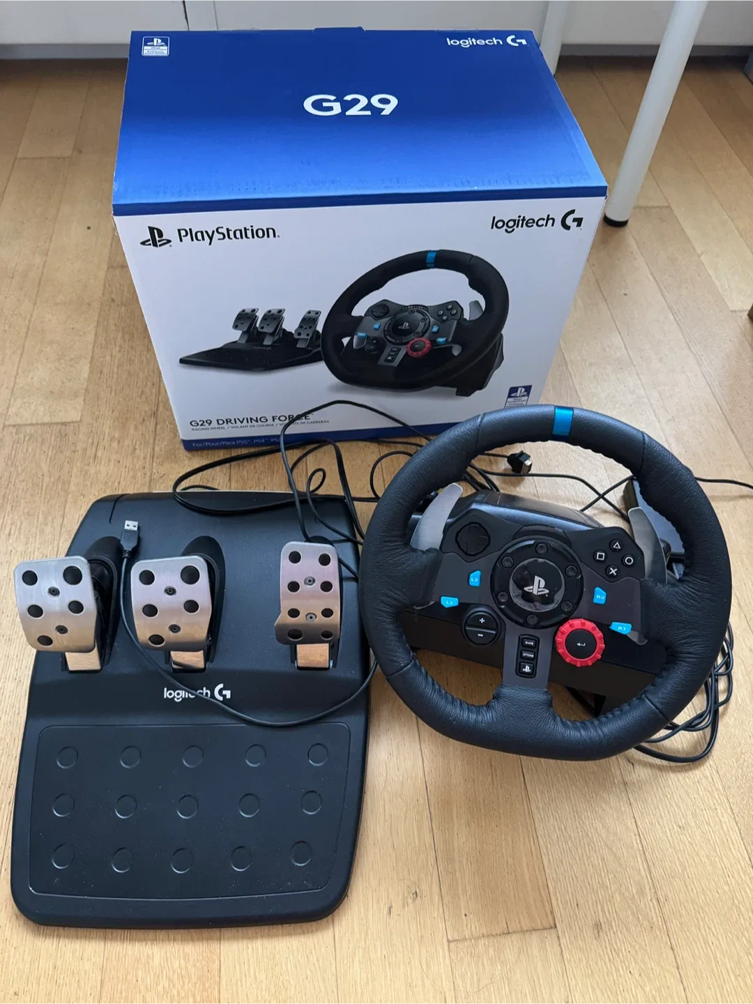 Logitech G29 Driving Force Racing Wheel + Pedals for Playstation
