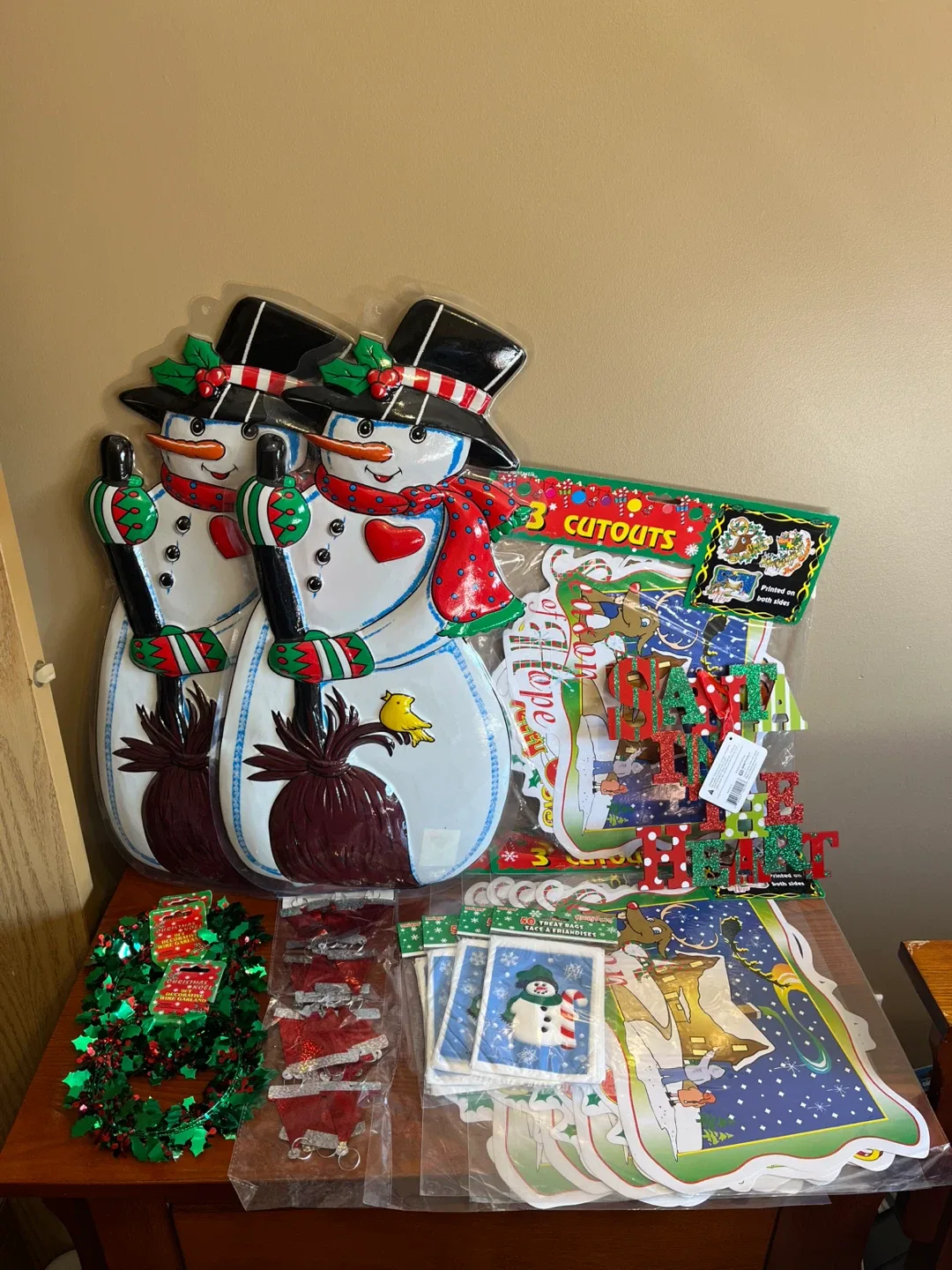 CHRISTMAS DECORATIONS & TREAT BAGS