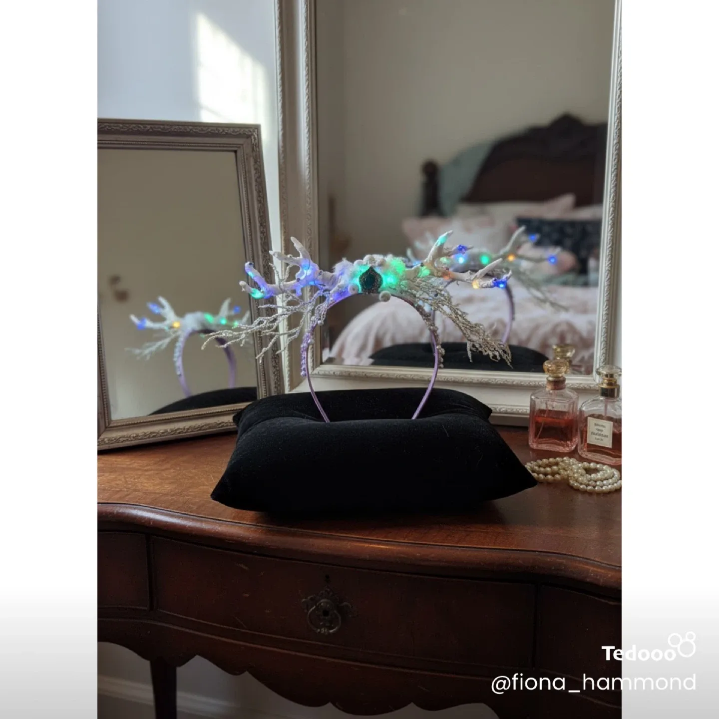 Christmas Reindeer Antler Headband image indicator(2)