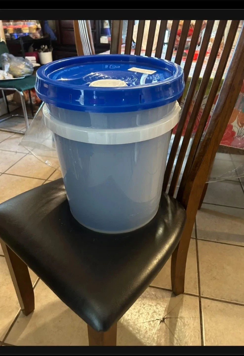 Liquid 5 gallon laundry detergent