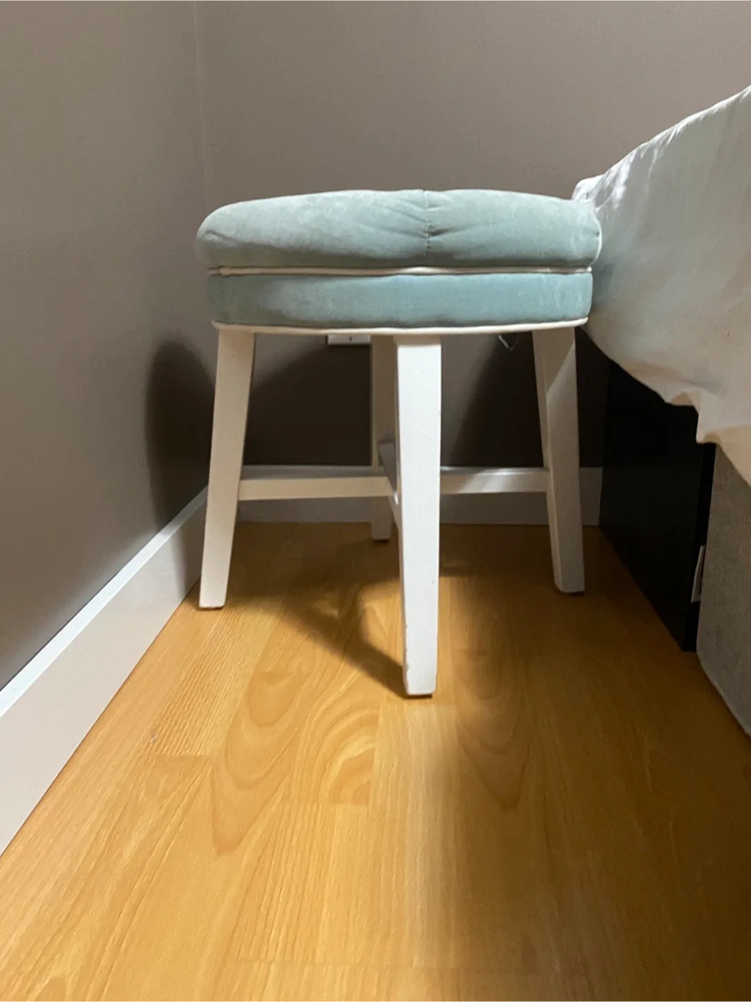 Round Tufted Ottoman Foot Stool