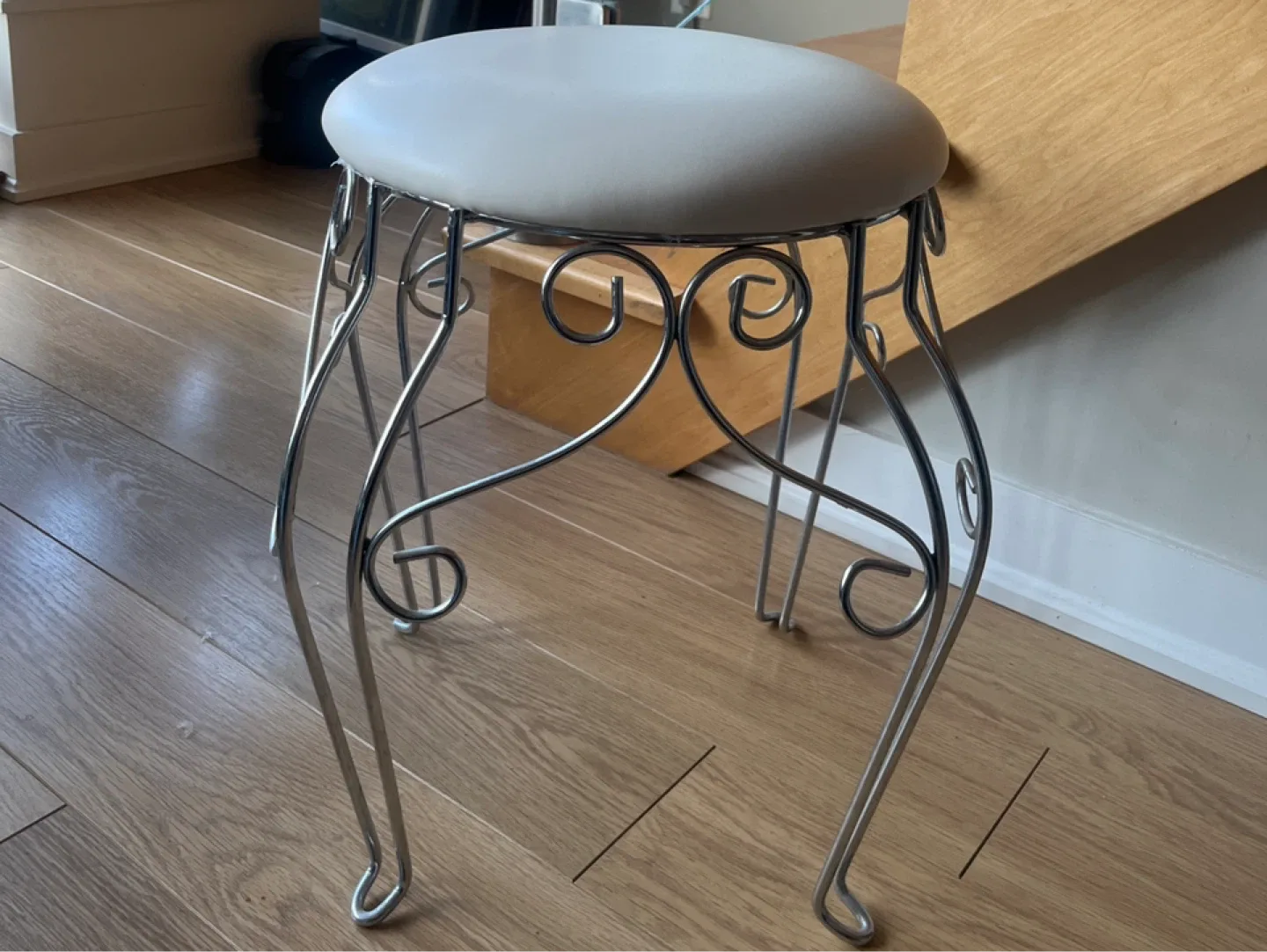 White Round Vanity Stool with Metal Legs
