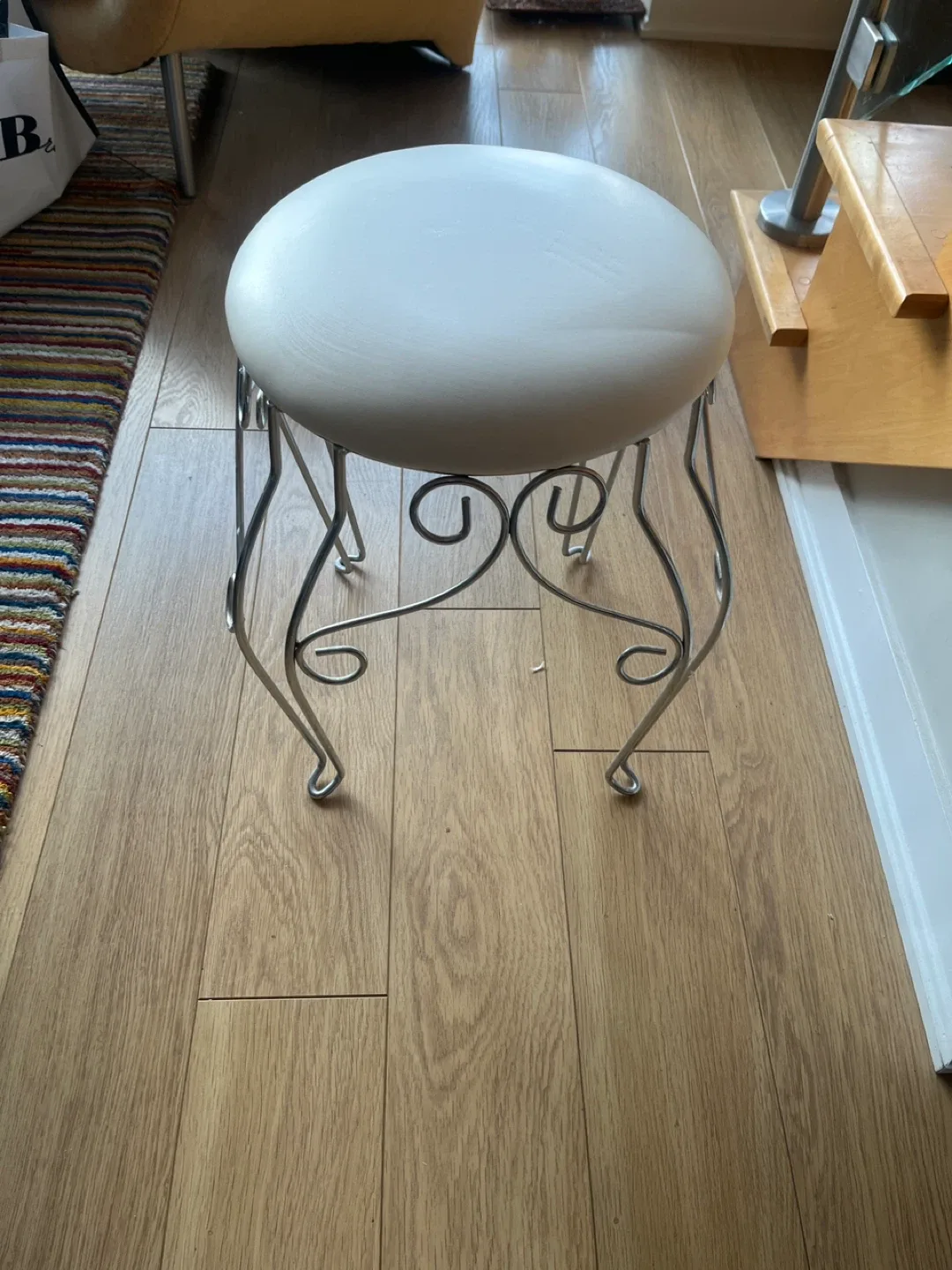 White Round Vanity Stool with Metal Legs image indicator(2)